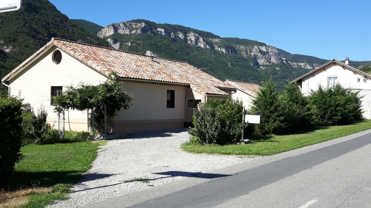 La Petite Maison 05 Trescleoux Exterior photo